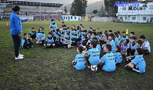 Kemer Belediyesi, geleceğin futbolcularını yetiştiriyor