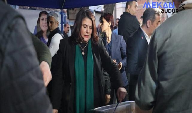 Aydın Büyükşehir Belediye Başkanı Özlem Çerçioğlu, Efeler’in Çeştepe Mahallesi’nde Büyükşehir Belediyesi tarafından düzenlenen iftara katıldı