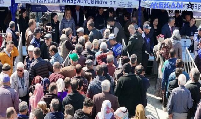 Aydın Büyükşehir Belediye Başkanı Özlem Çerçioğlu, İncirliova’da Ata Tohumlarından üretilen binlerce fidenin dağıtımını yaptı ve esnafla bir araya geldi