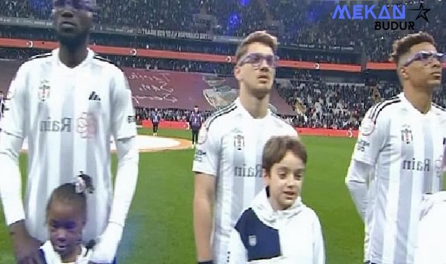 Beşiktaşlı Futbolcular Mor Gözlüklerle Sahada