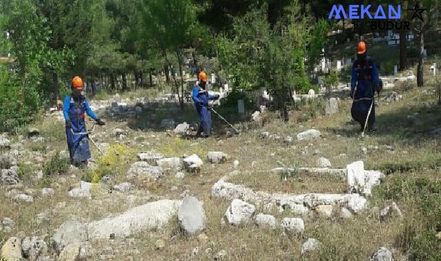 Büyükşehir’den Bayram Öncesi Mezarlık Temizliği