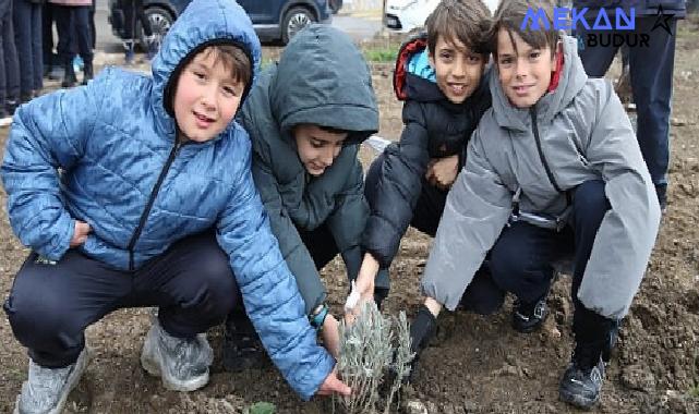 Çocuklar gelecek için fidan dikti