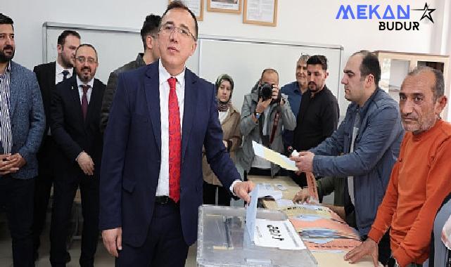 Dr. Mehmet Savran, Mahalli İdareler Genel Seçimleri için oyunu kullandı