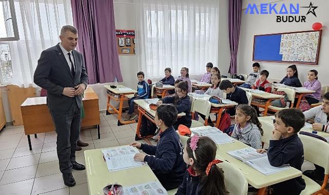Gölcük Belediye Başkanı Ali Yıldırım Sezer, Piri Reis İlkokulu 3. sınıf öğrencilerinin; belediye başkanı ile mülakat ödevi sorularını cevapladı