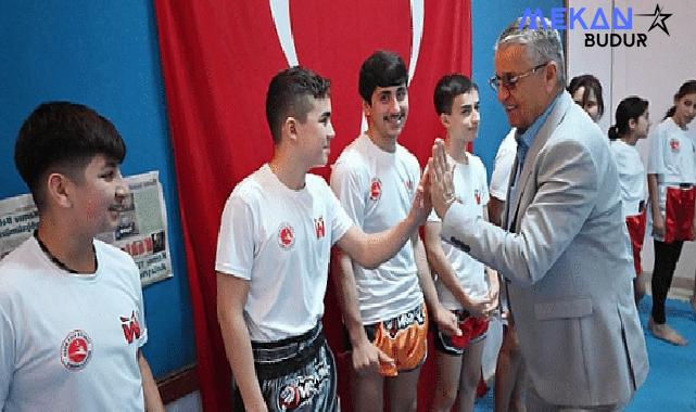 Kemer Belediyesi kick boks sporcuları kuşak atladı