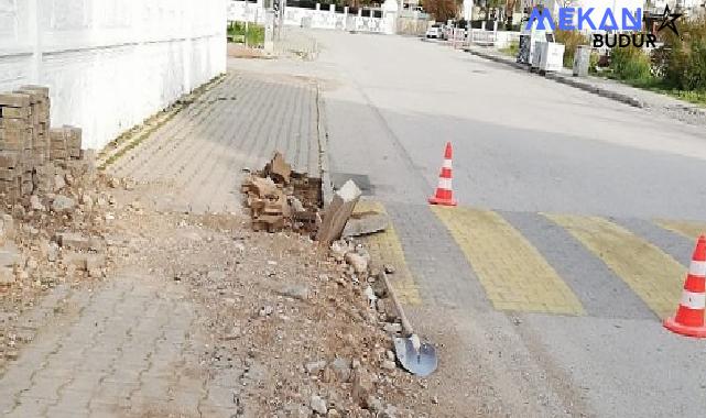 Kemer’de yol ve kaldırım çalışmaları sürüyor