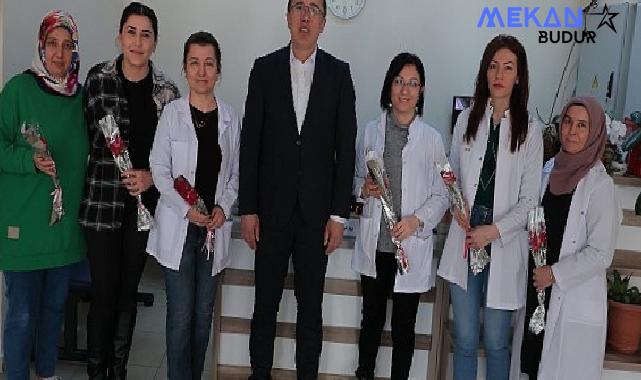 Nevşehir Belediye Başkanı Dr. Mehmet Savran, sağlık kuruluşlarını ziyaret ederek sağlık çalışanlarının 14 Mart Tıp Bayramı’nı kutladı