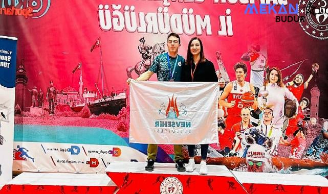 Nevşehir Belediyesi Gençlik ve Spor Kulübü sporcularından Mustafa Sacit Sümer, Spor Tırmanış Gençler ve Küçükler A-B Lider Türkiye Şampiyonası’nda Türkiye 2.’si oldu