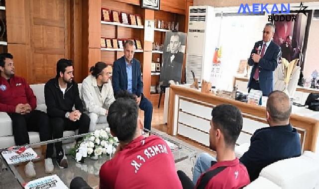 Şampiyon, Kemer 2020 Futbol Kulübü’nden Başkan Topaloğlu’na ziyaret