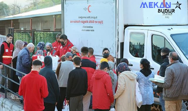 Türk Kızılay İzmir İl Merkezi Günlük 2000 Kişiye İftar Veriyor