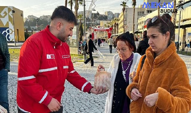 Türk Kızılay Konak Şubesinden İftar Kumanya Dağıtımı