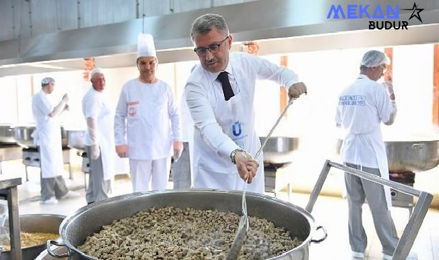 Üsküdar’da Dev Kazanlar Ramazanda İftar İçin Kaynıyor 10 Ayrı Noktada 30 Bin Kişiye Sıcak Yemek Dağıtılıyor