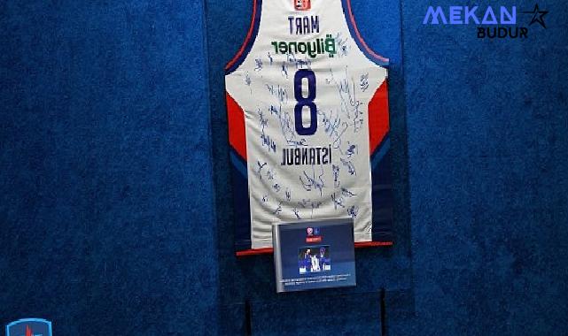 Videolu Basın Bülteni: Anadolu Efes’in 8 Mart Dünya Kadınlar Günü Özel İmzalı Forması Kulüpteki Yerini Aldı