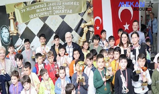23 Nisan Ulusal Egemenlik ve Çocuk Bayramı kapsamında Ahmet Akın Kültür Merkezi’nde iki gün boyunca satranç turnuvası düzenlendi