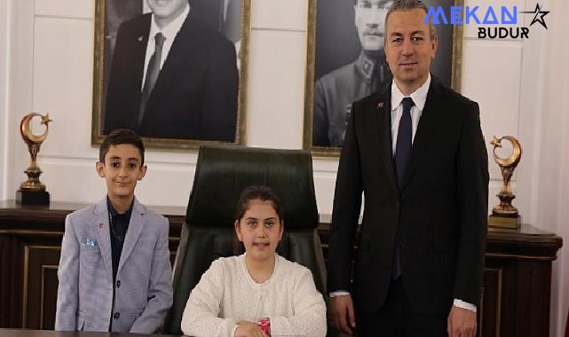 23 Nisan Ulusal Egemenlik ve Çocuk Bayramı Münasebetiyle Sivas Belediye Başkanı Dr. Adem Uzun, makamını Reşat Şemsettin Başkanvekili görevini üstlendi