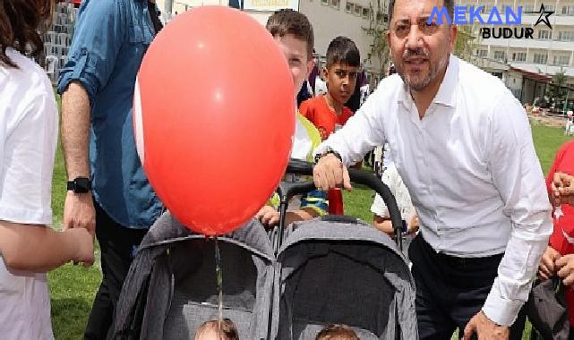 23 Nisan Ulusal Egemenlik ve Çocuk Bayramı, tüm yurtta olduğu gibi Nevşehir’de de coşkuyla kutlandı. Törene Nevşehir Belediye Başkanı Rasim Arı’da katıldı