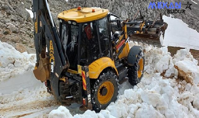 Antalya Büyükşehir Belediyesi Akseki’de kar temizleme çalışması gerçekleştirdi