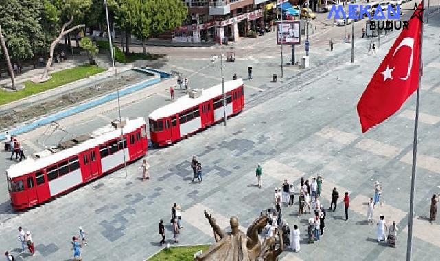 Antalya Büyükşehir Cumhuriyet Meydanı’ndaki engelleri kaldırdı