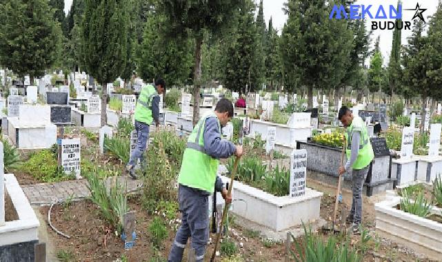 Burhaniye Belediyesi, yaklaşan Ramazan Bayramı dolayısıyla ilçede bulunan tüm mezarlıklarda bakım ve düzenleme çalışmalarında sona geldi