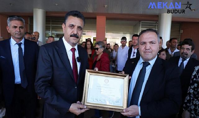 Dikili Belediye Başkanı Adil Kırgöz Mazbatasını Aldı