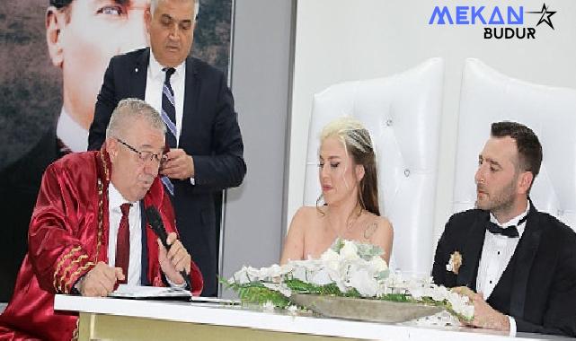 Edremit Belediye Başkanı Mehmet Ertaş, ilk nikahı kıydı