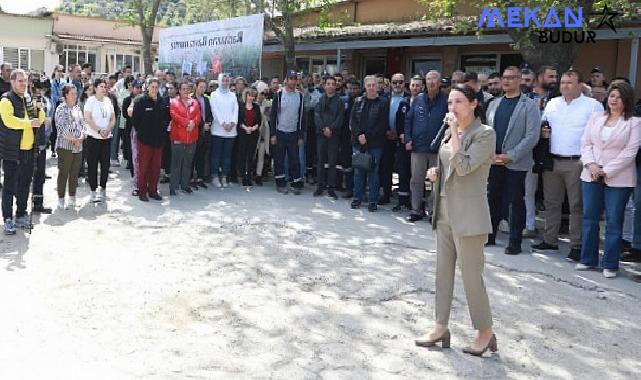 Efes Selçuk Belediye Başkanı Filiz Ceritoğlu Sengel, Ramazan Bayramı dolayısıyla belediye emekçileri ile bayramlaştı