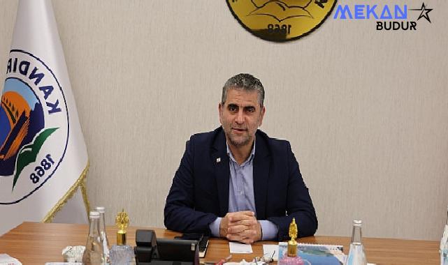 Kandıra Belediye Başkanı Adnan Turan Kadir Gecesi dolayısıyla bir mesaj yayımlayarak Kandıra halkının ve İslam aleminin mübarek gecesini tebrik etti