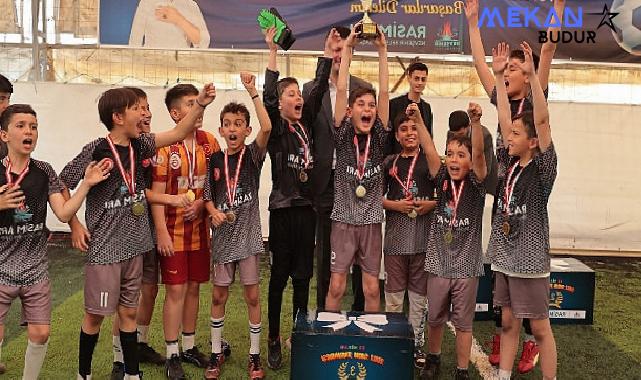 Nevşehir Belediyesi tarafından düzenlenen İlkokullar Arası 23 Nisan Halı Saha Futbol Turnuvası’nda şampiyon Necip Fazıl Kısakürek İlkokulu oldu