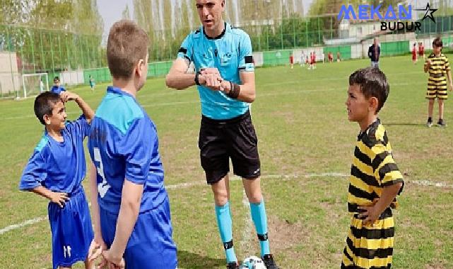 Sivas Belediyesi tarafından her yıl geleneksel olarak düzenlenen İlkokullar Arası Futbol Turnuvası başladı