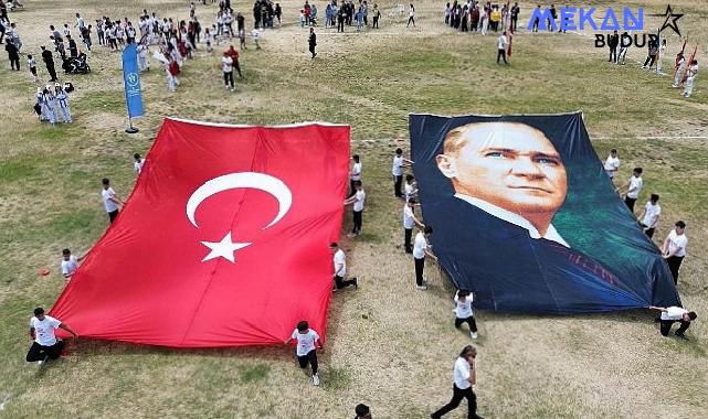 “19 Mayıs Atatürk’ü Anma Gençlik ve Spor Bayramı” Burhaniye’de çelenk töreni ve kutlama programı etkinlikleriyle başladı