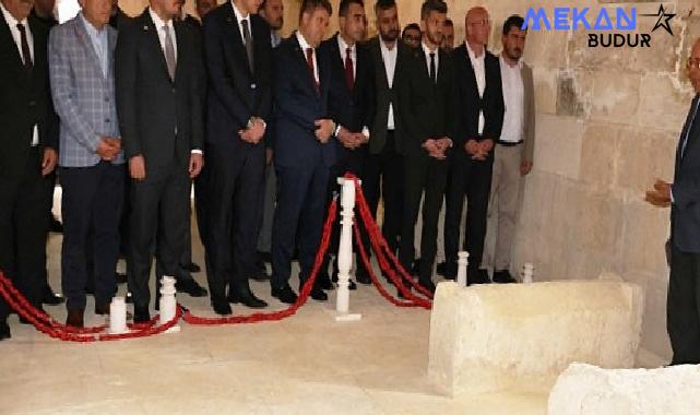 747. Türk Dil Bayramı ve Yunus Emre’yi Anma Etkinlikleri kapsamında Karamanoğlu Mehmetbey Balkusan’daki kabri başında anıldı