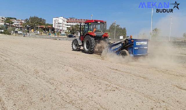 Ayvalık Belediyesi Temizlik İşleri Müdürlüğü bünyesindeki ekipler, şehrin turist akınına uğradığı yaz ayları öncesinde temizlik çalışmalarına devam ediyor