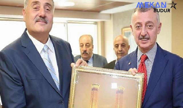 Başkan Büyükakın, Erzurumlular Vakfı Başkanı Ahmet Önal ve Kars-Ardahan-Iğdır Vakfı Başkanı İsa Bozkurt ile yönetimlerini makamında konuk etti