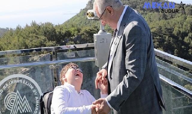 Başkan Ertaş, engelli öğrencinin dileğini gerçekleştirdi