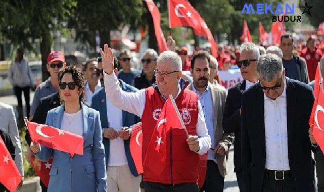 Başkan Mehmet Ertaş 1 Mayıs’ta işçilerle beraber yürüdü