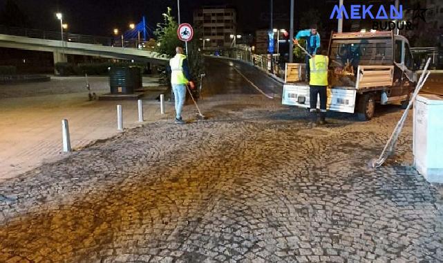 Büyükşehir gece gündüz demeden çalışıyor; Yol Bakım Timi gece geç saatlerde de yollarda