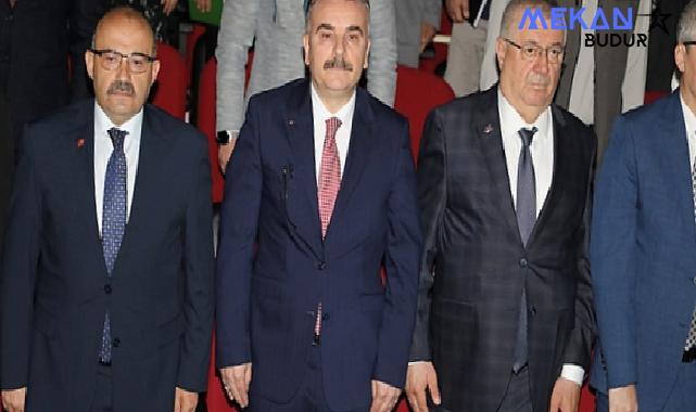 Edremit Belediye Başkanı Mehmet Ertaş, Balıkesir Valisi İsmail Ustaoğlu’nun katılımıyla düzenlenen Edremit Muhtarlar Buluşması’na katıldı