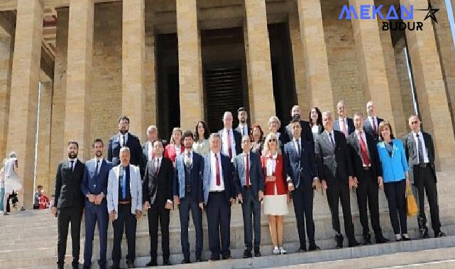 Edremit Belediye Başkanı Mehmet Ertaş, ekibiyle birlikte Anıtkabir’i ziyaret etti