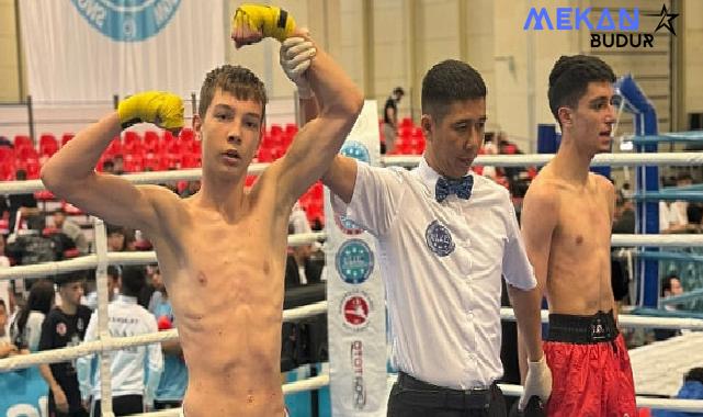 Efes Selçuk Belediyesi’nin desteğiyle 1. Uluslararası Akdeniz Kickboks Şampiyonası’na katılan Efes Selçuklu sporcular, büyük bir başarıyla ilçeye döndüler