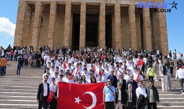 “Enerjinin Yıldızları”, 19 Mayıs’ı Atatürk’ün huzuruna çıkarak kutladı