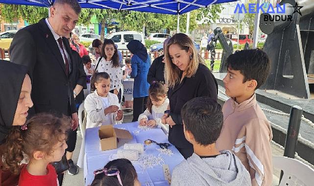 Gölcük Belediyesi; 19 Mayıs Gençlik ve Spor Bayramı kapsamında Anıtpark’ta düzenlediği “Gençlik Atölyeleri” ile gençler, sanat dolu bir bayram coşkusu yaşadırlar