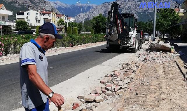 Kemer’de yol ve kaldırım çalışmaları