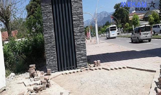 Kemer’de yol ve kaldırım çalışmaları