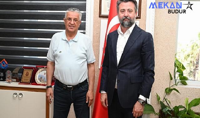 MHP Muratpaşa İlçe Başkanı Sadullah Güneş, Kemer Belediye Başkanı Necati Topaloğlu’nu makamında ziyaret etti