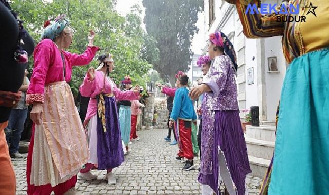 Narlıdere, bolluk ve bereketin simgesi Hıdırellez’i Tarihi Yukarıköy’de karşıladı