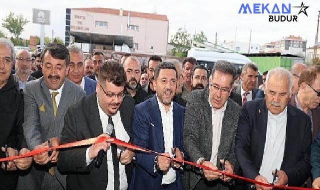 Nevşehir Belediye Başkanı Rasim Arı, çeşitli mahallelerde yeni açılan işyerlerini ziyaret ederek düzenlenen açılış törenlerine katıldı