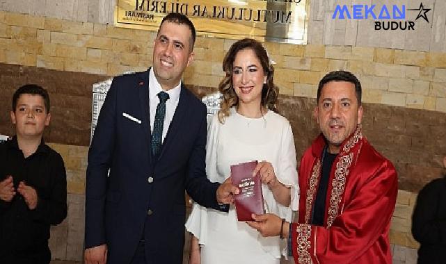 Nevşehir Belediye Başkanı Rasim Arı, Esma Gizem Aydın ve Ali Erkan İyilikli çiftinin nikâhını kıyarak mutluluklarına ortak oldu