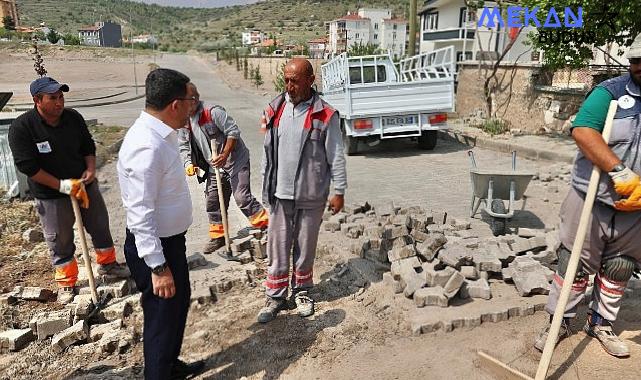 Nevşehir Belediye Başkanı Rasim Arı, Mehmet Akif Ersoy Mahallesi’nde belediye ekiplerince gerçekleştirilen yol bakım ve onarım çalışmalarını inceledi