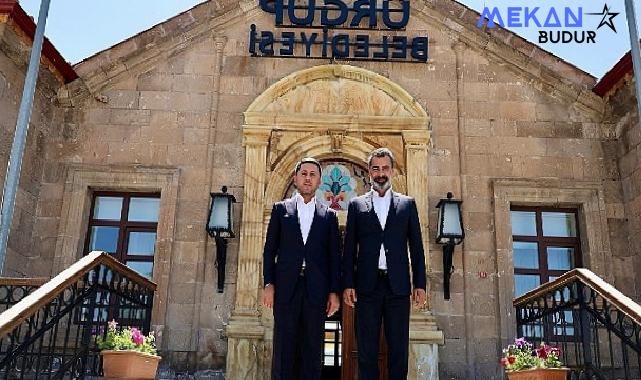 Nevşehir Belediye Başkanı Rasim Arı, Ürgüp Belediye Başkanı Ali Ertuğrul Bul’u ziyaret etti. Ziyarette her iki başkan Kapadokya ve bölge turizmi için birlikte hareket etme kararı aldı