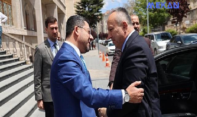 Nevşehir Valisi Ali Fidan, 31 Mart günü gerçekleştirilen Mahalli İdareler Genel Seçimlerinde Nevşehir Belediye Başkanlığı görevine seçilen Rasim Arı’ya hayırlı olsun ziyaretinde bulundu